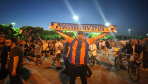 İskenderunspor'un TFF 2. Lig'e yükselmesi kentte coşkuyla kutlanıyor