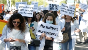 İspanya'nın başkenti Madrid'de doktorlar süresiz grev başlattı