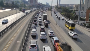 İstanbul'da haftanın ilk gününde trafik yoğunluğu yaşanıyor