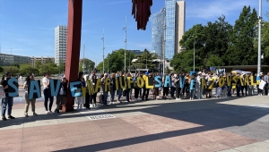 İsviçre'deki Ukraynalılardan Mariupol'deki sivillerin kurtarılması için protesto