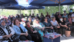 İzmir'de 8 kişinin yaşadığı mahalle festivalle hareketlendi