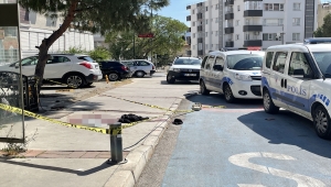 İzmir'de kocası tarafından bıçaklanan kadın, hastaneye kaldırıldı