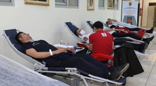Jandarma personelinden Türk Kızılaya kan bağışı