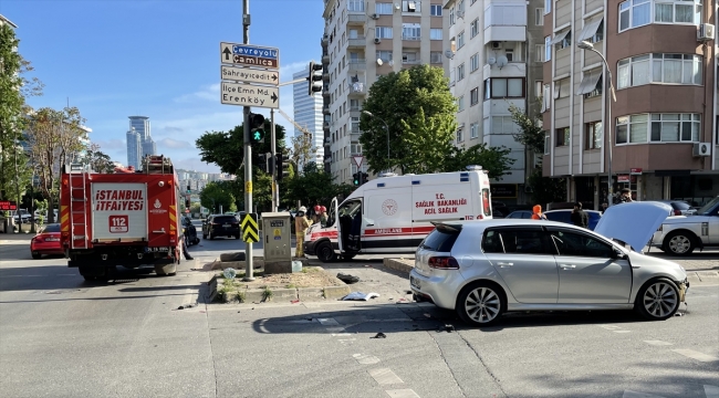 Kadıköy'de otomobilin çarptığı cipin sürücüsü yaralandı