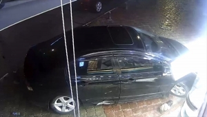 Karabük'te ehliyetine el konulan sürücünün kullandığı cip park halindeki otomobillere çarptı