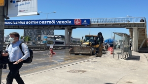Kartal'da İSKİ'ye ait su borusu patladı