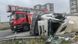 Kayseri'de devrilen beton mikserinin sürücüsü yaralandı