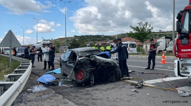 Kayseri'de kamyona çarpan otomobilde 4 kişi hayatını kaybetti, 1 kişi yaralandı