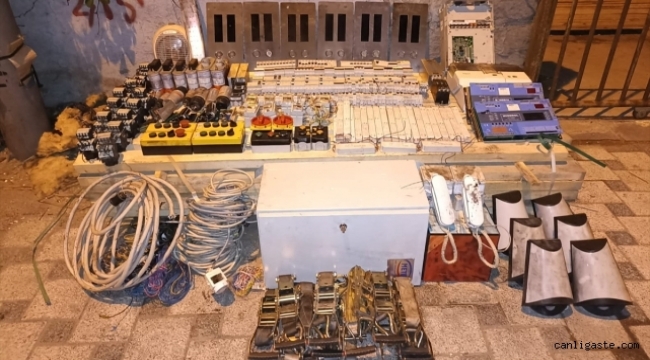 Kayseri'de metruk evlere yapılan operasyonda çok sayıda çalıntı eşya ele geçirildi