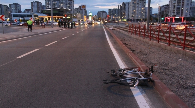  Kayseri'de otomobilin çarptığı bisikletli hayatını kaybetti