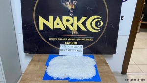 Kayseri'de uyuşturucu taşıdıkları otomobili yakmaya çalışan 3 kişi gözaltına alındı