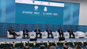 Kazakistan'da Farabi ve İkbal anıldı