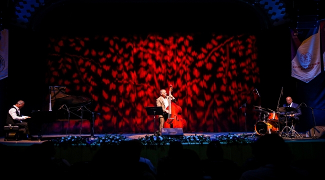 Kerem Görsev Trio, Mersin Uluslararası Müzik Festivali'nde sahne aldı