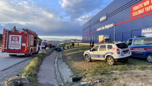 Kırıkkale'de su kanalına düşen otomobildeki 2 kişi yaralandı