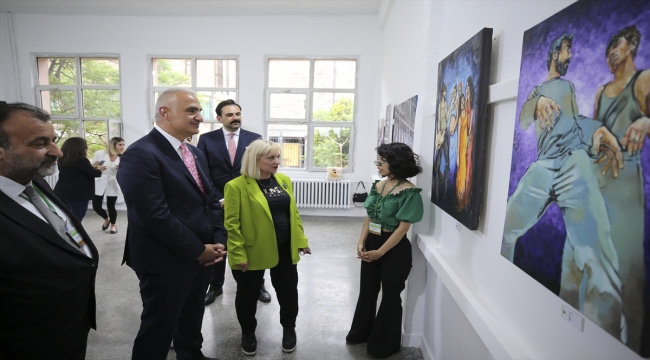 Kültür ve Turizm Bakanı Ersoy, "Fresh Ankara" çağdaş sanat sergisini gezdi