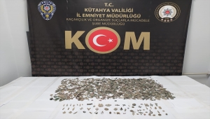 Kütahya'da tarihi eser operasyonunda 2 bin 880 sikke ile 68 obje ele geçirildi