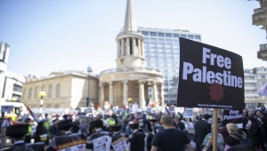 Londra'da İsrail'in Filistin'i işgali ve Al Jazeera muhabirinin öldürülmesi protesto edildi