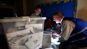 Lübnan'daki genel seçimlerde oy sayımı, elektrik kesintisi nedeniyle yavaş ilerliyor 