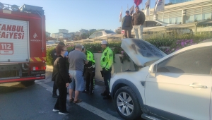 Maltepe'de seyir halindeyken alev alan araçtaki yangın söndürüldü