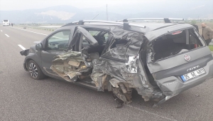 Manisa'da yolcu otobüsüyle otomobilin çarpışması sonucu 5 kişi yaralandı