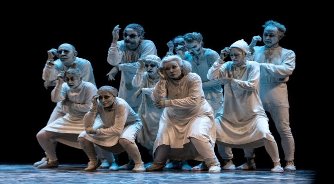 "May B" dans tiyatrosu Türkiye'de ilk kez Cemal Reşit Rey'de sahne aldı 