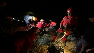 Mersin'de mağarada mahsur kalan 4 kişi kurtarıldı 