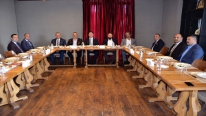 MHP'li Özdemir, Kayseri'de Doğu Türkistanlılarla bir araya geldi