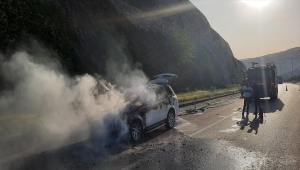 Osmaniye'de seyir halindeyken alev alan cip yandı