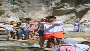 Saklıkent Kanyonu'nda bayram tatili yoğunluğu