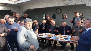 Samsun'da bayram namazının ardından cemaatle kahvaltı geleneği devam ediyor