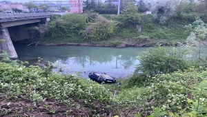 Samsun'da dereye devrilen otomobildeki 4 kişi yaralandı
