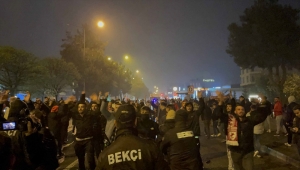 Samsun'da Trabzonspor taraftarlarının şampiyonluk kutlamasında gerginlik yaşandı