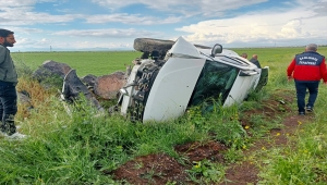 Şanlıurfa'da şarampole devrilen otomobildeki 5 kişi yaralandı