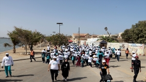 Senegal'de Saint-Louis Maarif Okulundan yürüyüş etkinliği