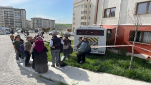 Sincan'da okul servis aracının evin duvarına çarpması sonucu 11 kişi yaralandı