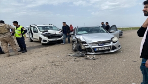 Şırnak'ta 2 otomobilin çarpışması sonucu 10 kişi yaralandı