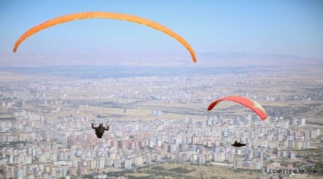 Talas'ta yapılacak Türkiye Yamaç Paraşütü Hedef Şampiyonası yarışları ertelendi