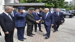 Tarım ve Orman Bakanı Kirişci, Adana'da vatandaşlarla bayramlaştı