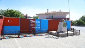 Tekirdağ'da 19 yıldır aynı duvar şampiyon takımın renkleriyle boyanıyor