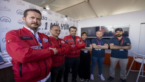 TEKNOFEST Yönetim Kurulu Başkanı Bayraktar, TEKNOFEST Azerbaycan'da AA standını ziyaret etti: