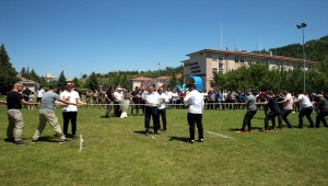 Tokat'ta halat çekme yarışmasını özel harekat polisleri kazandı 
