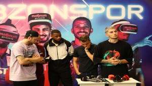 Trabzonsporlu futbolcular, şampiyonluğu sanal gerçeklik gözlüğüyle yeniden yaşadı