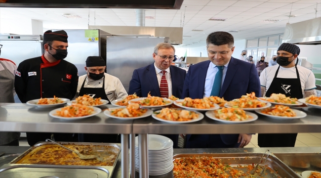 Trakya Üniversitesi yemekhanesinde haftada bir gün menü "Balkan yemeklerine" ayrıldı