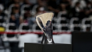 ULEB Avrupa Kupası şampiyonu Virtus Segafredo Bologna kupasını aldı