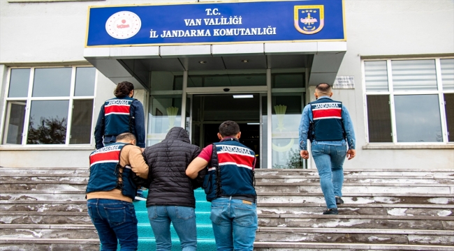 Van'da göçmen kaçakçılığını organize eden 2 zanlı tutuklandı
