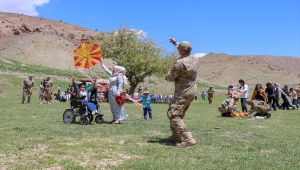 Van'da öğrenciler 19 Mayıs'ı uçurtma şenliğiyle kutladı