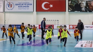 Yabancı uyruklu ilkokul öğrencilerinin hentbol tutkusu