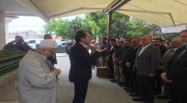 Yeniden Refah Partisi Genel Başkanı Fatih Erbakan Konya'da cenaze törenine katıldı