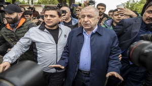 Zafer Partisi Genel Başkanı Özdağ, Meclis önünde açıklama yaptı: