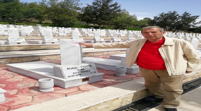 48 yıl sonra Kıbrıs'a giderek şehit arkadaşları için dua etti